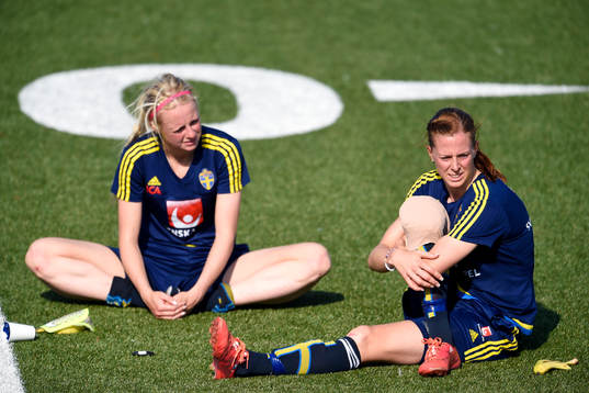 Sveriges Amanda Ilestedt och Lotta Schelin