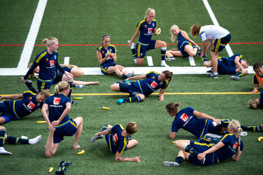 Spelarna stretchar