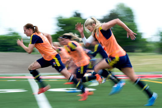 Bläddra bland fler bilder av Fotboll, Dam, VM, Sverige, Träning