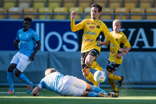 Elfsborgs Liridon Gashi tar sig förbi Malmö FFs Franz