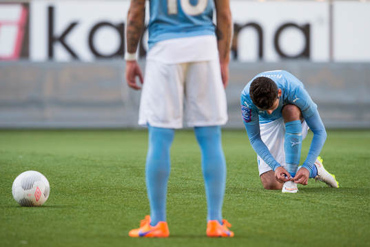 Malmö FFs Erdal Rakip knyter skorna