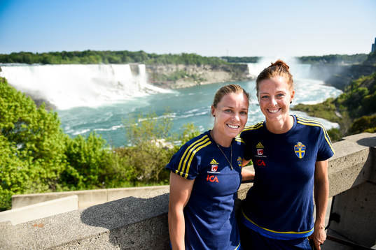 Sveriges Sara Thunebro och Lotta Schelin
