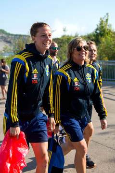 Sveriges Lotta Schelin och landslagschef Marika Domanski