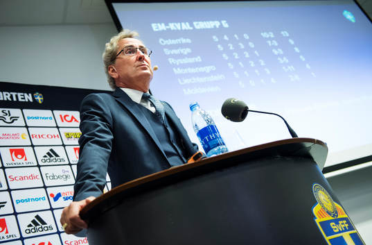 Sveriges förbundskapten Erik Hamrén presenterar