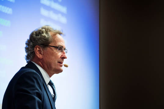 Sveriges förbundskapten Erik Hamrén presenterar