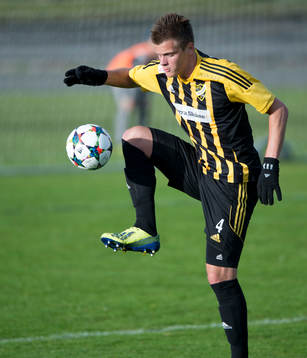IFK Hässleholms Niklas Jönsson i matchen i division 2