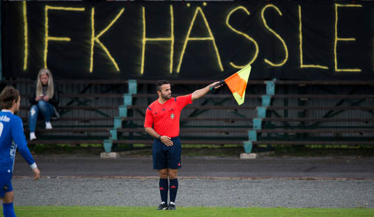 Assisterande domare i matchen i division 2 södra götaland