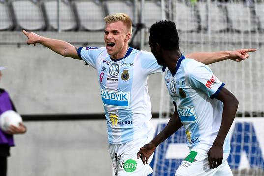 Gefles Robin Nilsson jublar
