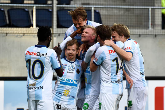 Gefles Robin Nilsson jublar