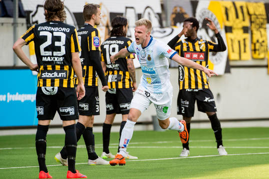 Gefles Robin Nilsson jublar