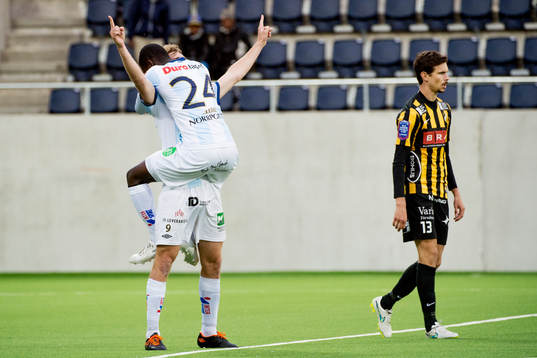 Gefles Tshutshu Tshakasua Wa omfanar Johan Oremo samtidigt