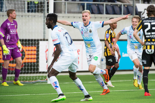 Gefles Robin Nilsson jublar
