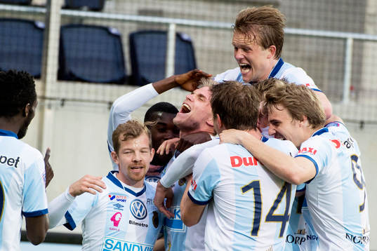 Gefles spelare jublar