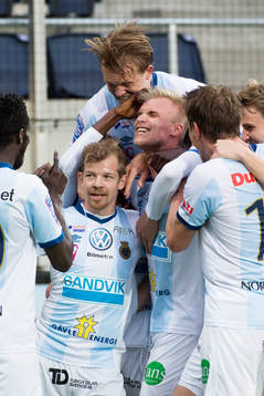 Gefles spelare jublar