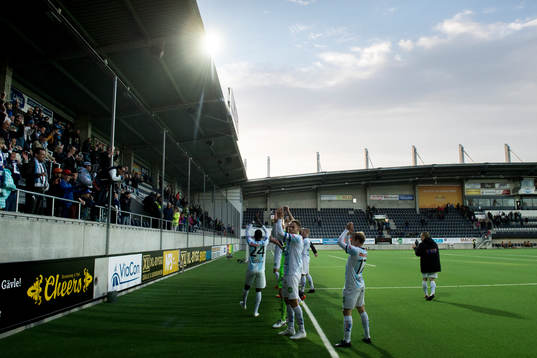 Gefles spelare jublar