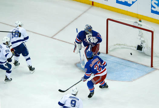 Tampa Bay Lightning Ondrej Pilat (18) scores a goal past