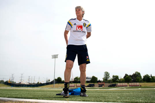 Sveriges förbundskapten Pia Sundhage innan en träning med