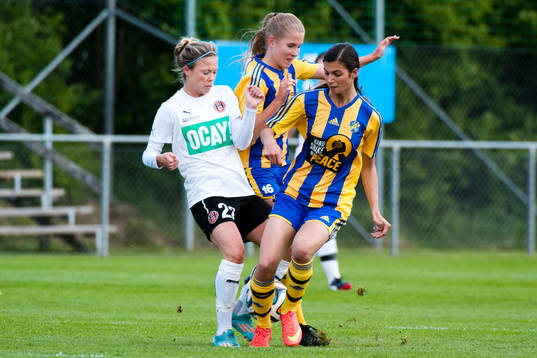 Hittarps Mathilda Härner i kamp mot Anna Sjöstrand och