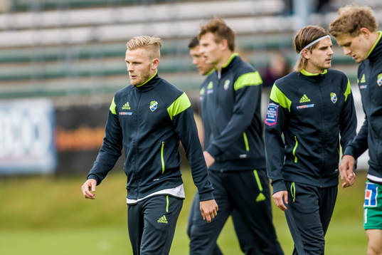 Ljungskiles Niclas Andersén värmer upp