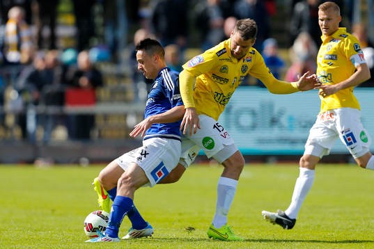 Sundsvalls Adam Chennoufi och Falkenbergs Stefan Rodevåg