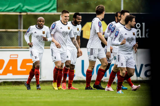 Östersunds spelare jublar
