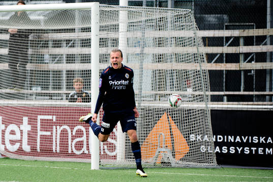 Utsiktens Jesper Westermark jublar