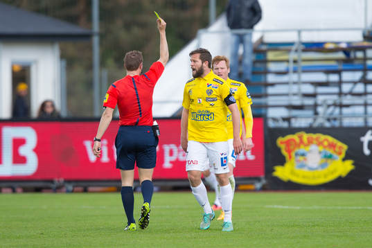 Falkenbergs David Svensson får en varning