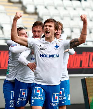 Norrköpings Arnór Ingvi Traustason jublar