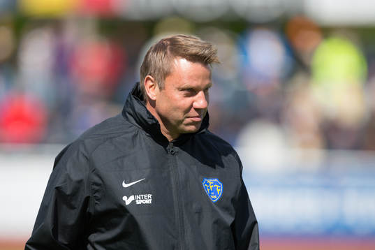 Falkenbergs Tränare Hasse Eklund före fotbollsmatchen i