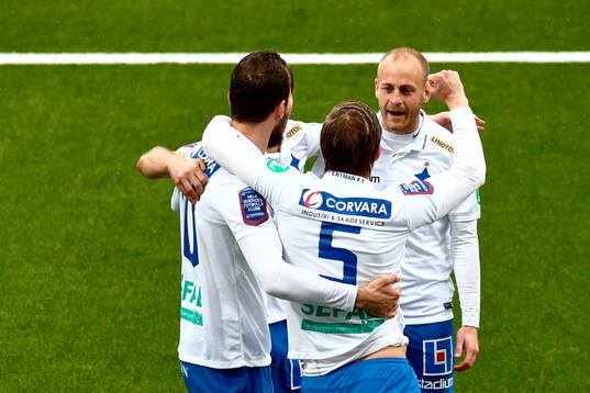 Norrköpings Daniel Sjölund kramar om Christoffer Nyman