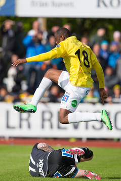 Falkenbergs Hakeem Araba hoppar över Sundsvalls Robbin