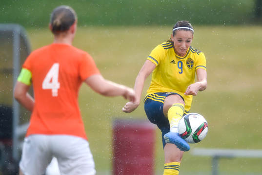 Sveriges Kosovare Asllani gör 2-1