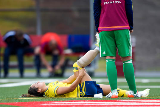 Sveriges Malin Diaz Pettersson med lindat ben