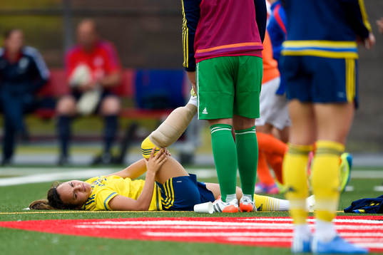 Sveriges Malin Diaz Pettersson med lindat ben