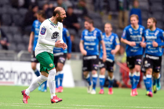 Hammarbys Kennedy Bakircioglu manar på sina lagkamrater