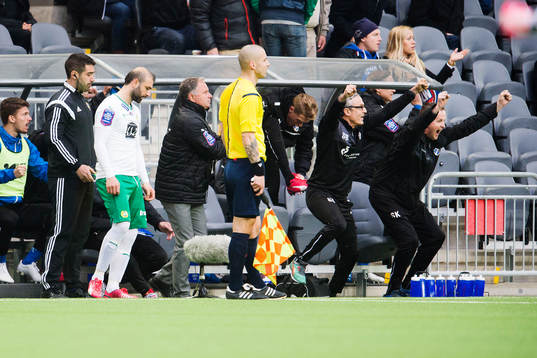 Hammarbys Kennedy Bakircioglu deppar medans ledare på