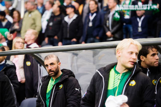Hammarbys Kennedy Bakircioglu på bänken