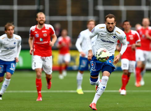 Norrköpings Emir Kujovic, i bakgrunden Kalmars Markus