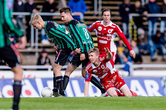 Bläddra bland fler bilder av Fotboll, Superettan, Varberg - Degerfors