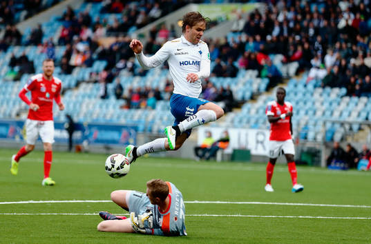 Norrköpings Christoffer Nyman och Kalmars målvakt Lars