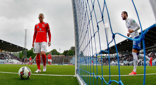 Kalmars  Ludvig Öhman deppar och Norrköpings Emir Kujovic