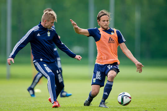 IFK Göteborgs Sebastian Eriksson mot Tom Pettersson