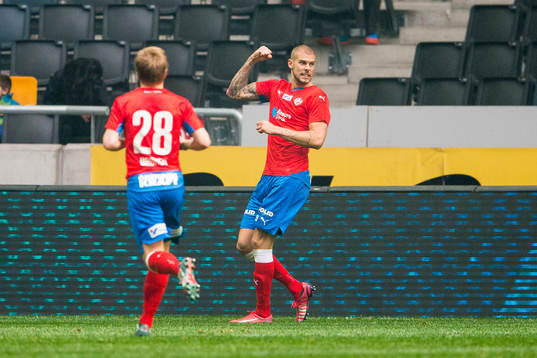 Helsingborgs Robin Simovic jublar
