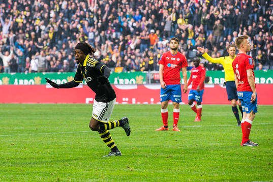 s Mohamed Bangura jublar