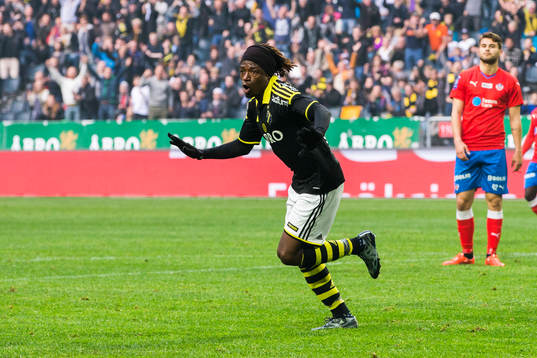 s Mohamed Bangura jublar
