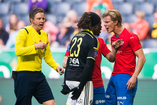 s Mohamed Bangura och Helsingborgs Emil Krafth är osams