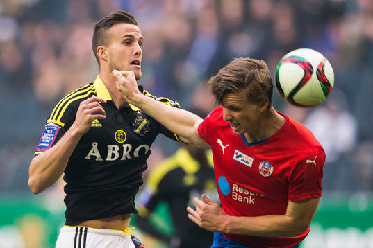 s Fredrik Brustad och Helsingborgs Carl Johansson i en
