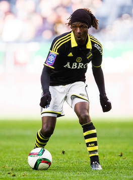 s Mohamed Bangura med bollen
