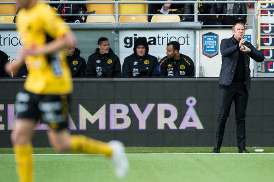 Elfsborgs manager Magnus Haglund vid sidlinjen