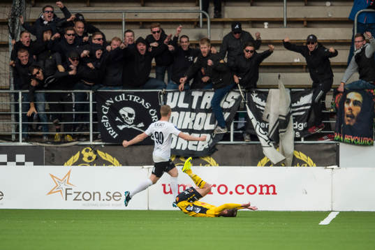 Elfsborgs hamnar på rygg och Örebros Daniel Gustavsson